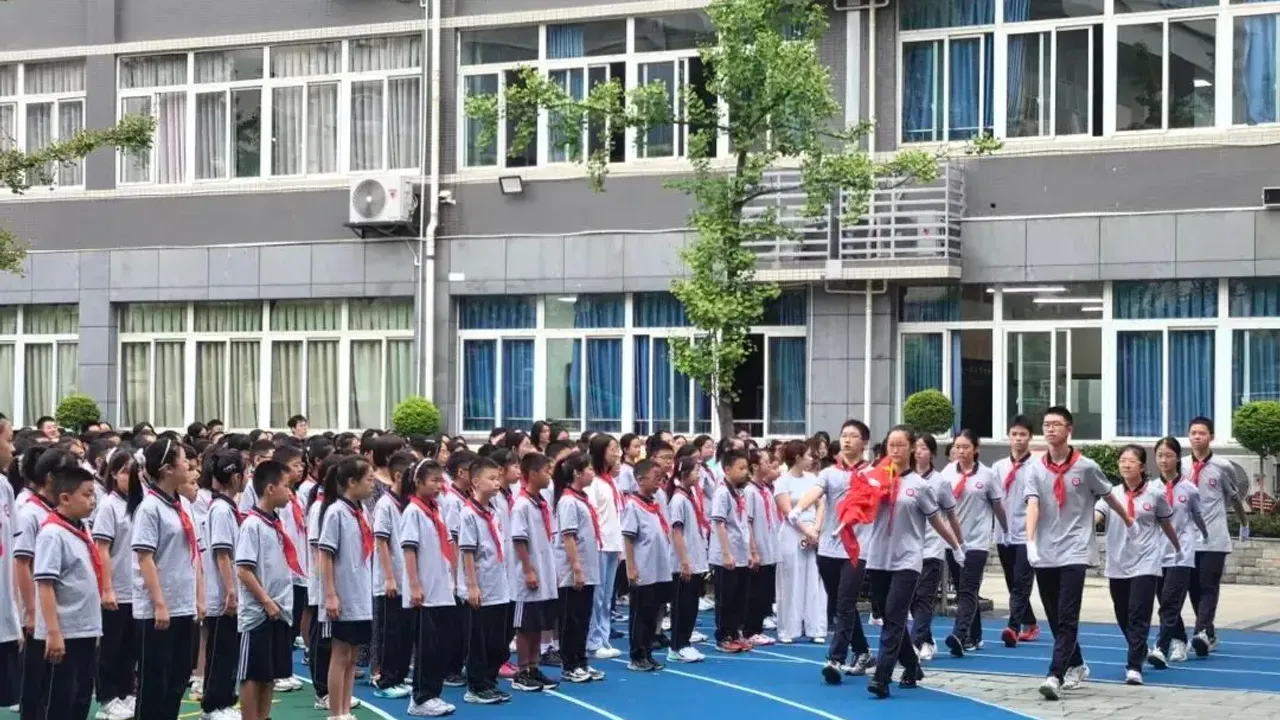 仁智育桃李 丹心铸师魂